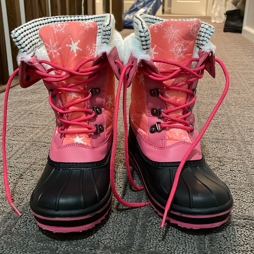 Girls lined snow boots
